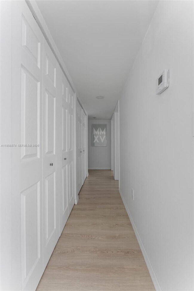 Foto del edificio - 1150 Madruga Ave