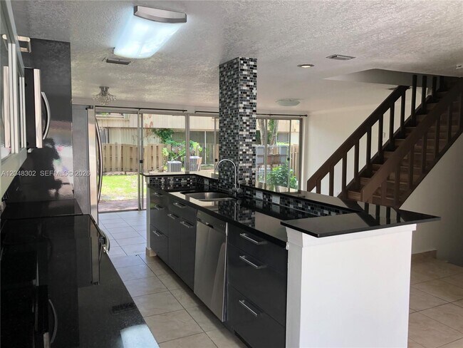 Foto del edificio - 836 NW 82nd Ave