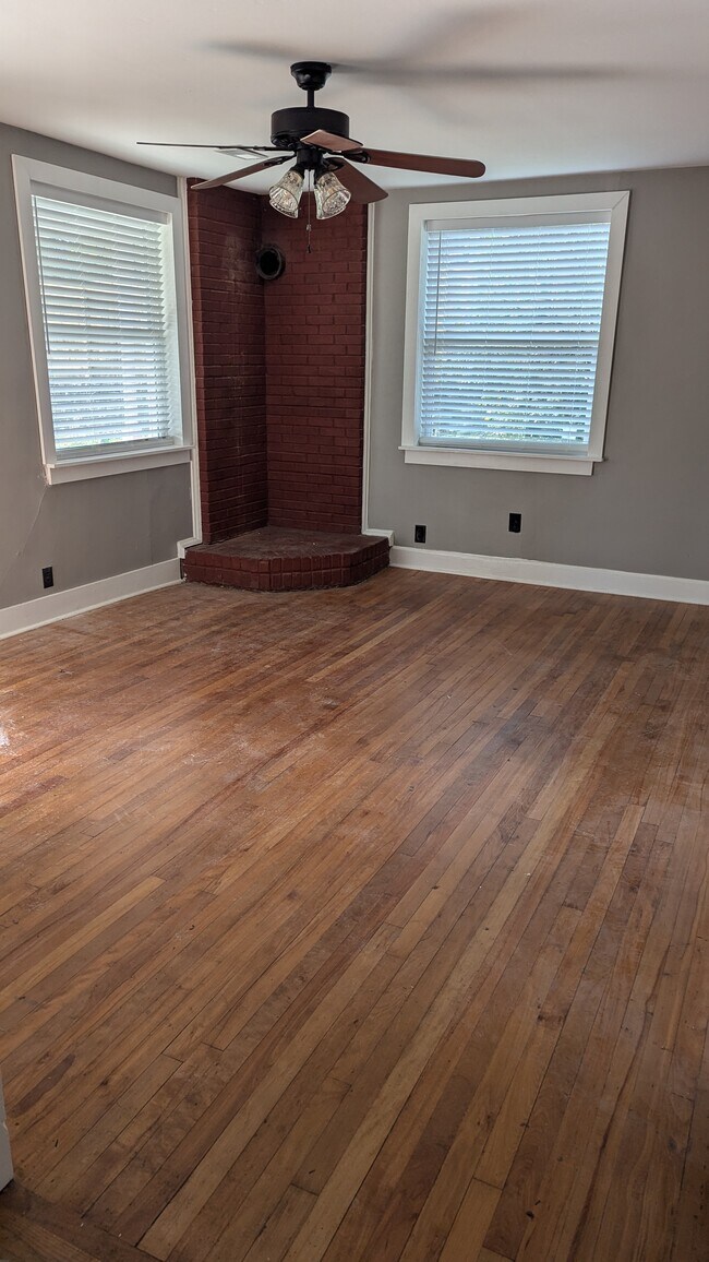 Foto del edificio - 613 Vantrease Rd