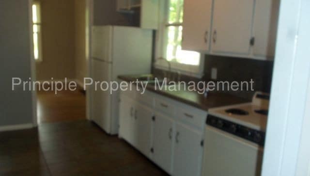 Building Photo - House in Central Peoria