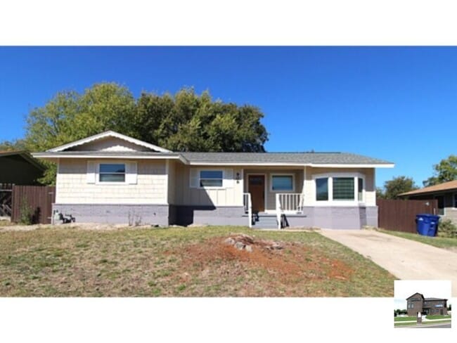 Building Photo - 906 N 23rd St