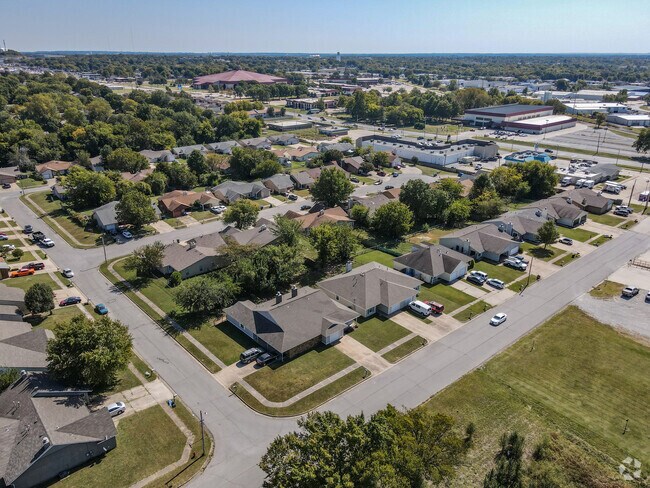Aerial - Looking Southeast - 1034 N Oak Ct