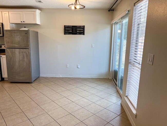 Foto del edificio - 637 Virginia Oak Ct