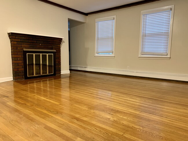 Building Photo - 57 Pleasant St