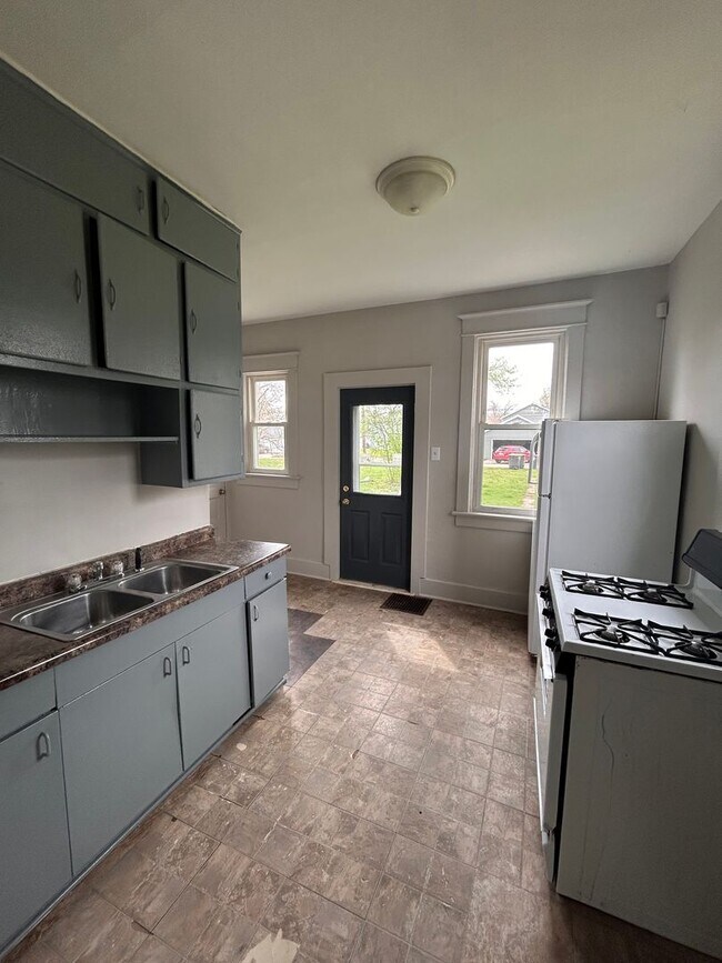 Foto del edificio - 1320 E Woodbine Pl