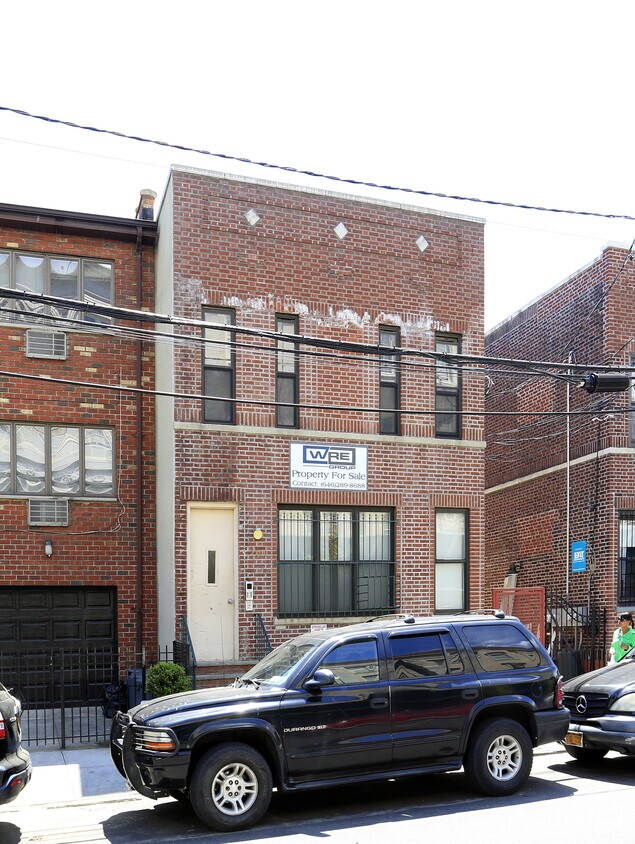 Building Photo - 2500 Bathgate Ave
