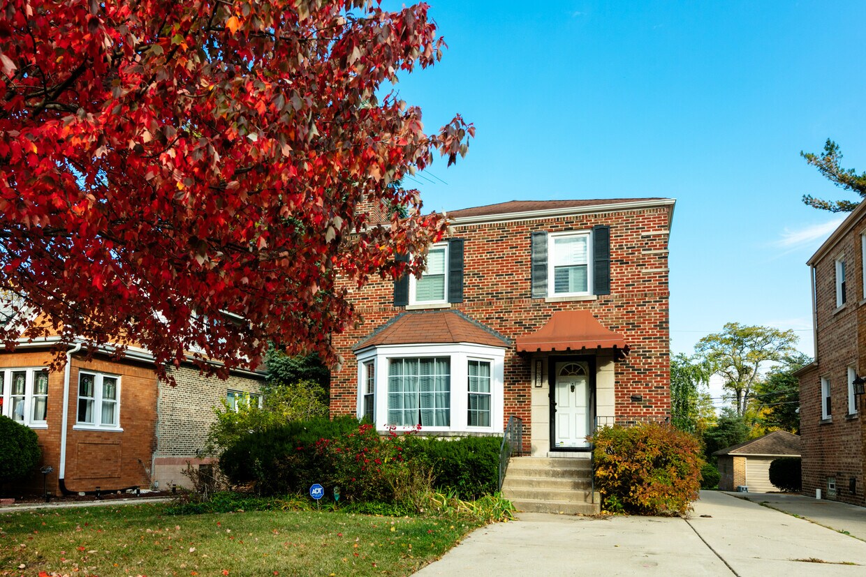 Primary Photo - 10829 S Longwood Dr