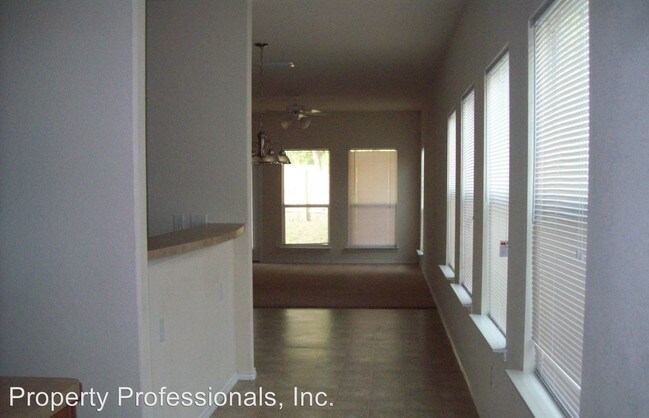 Building Photo - 2226 Hidden Mdw