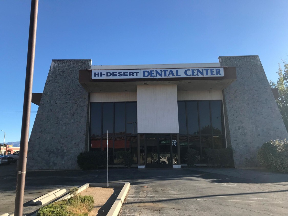 Primary Photo - 2205 E Palmdale Blvd