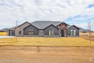Building Photo - 504 Country Club Dr