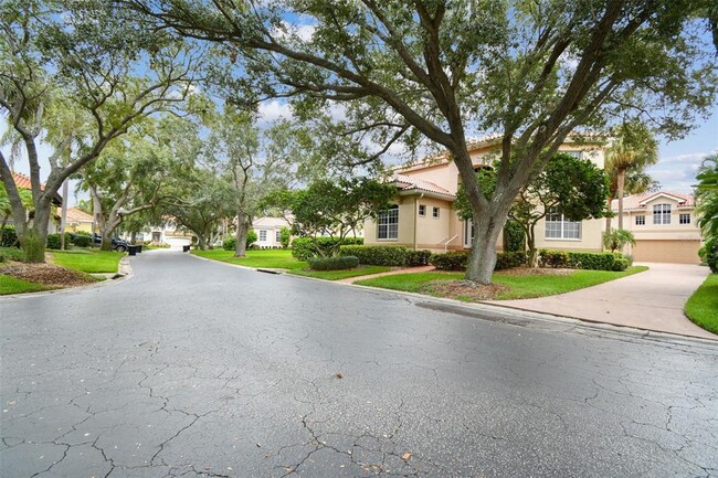 Foto del edificio - 4960 Sandpiper Ln S