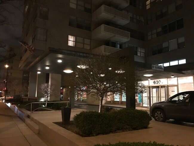 Foto del edificio - 6301 N Sheridan Rd
