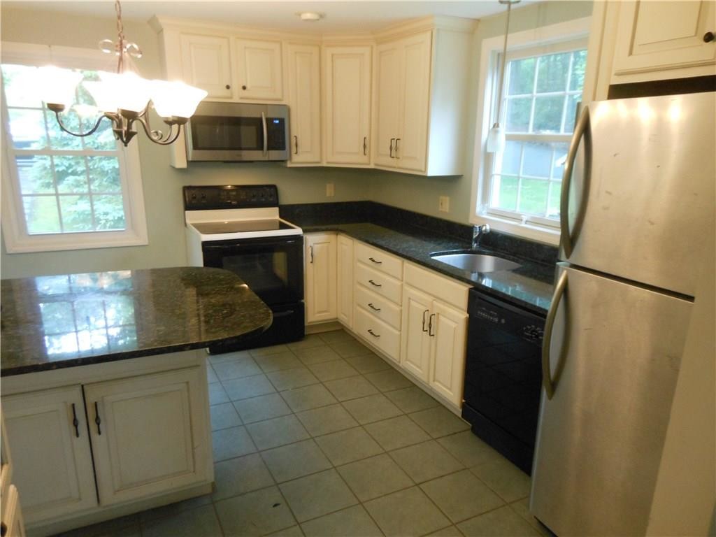 Building Photo - 4 Midway St