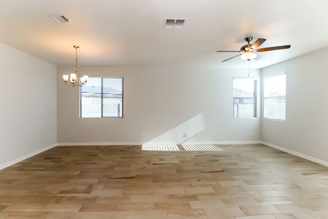 Foto del edificio - 12205 W Hide Trail