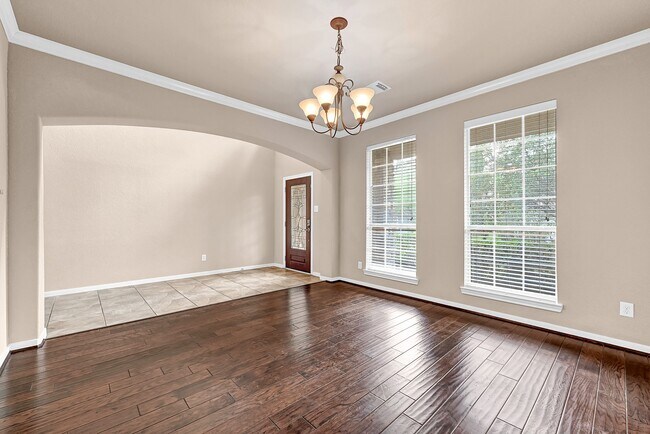 Building Photo - 130 S Vershire Cir