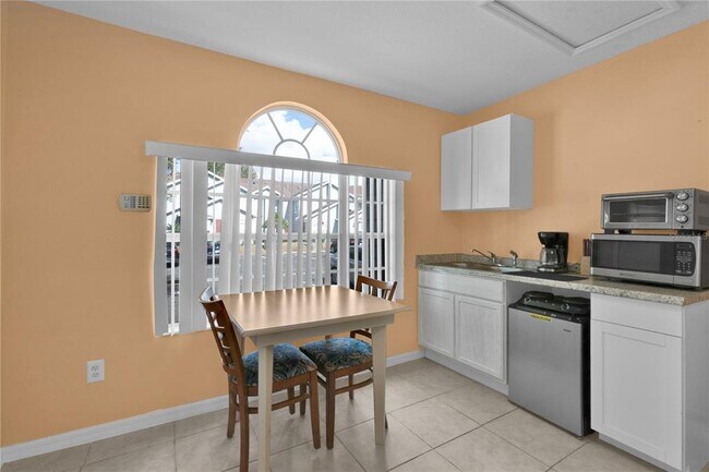 Building Photo - 203 Coco Plum Dr
