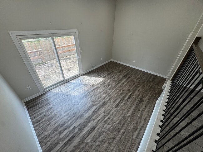 Building Photo - Updated 3 Bedroom 1.5 Bathroom Townhome in the Quiet Corunna, Ontario!