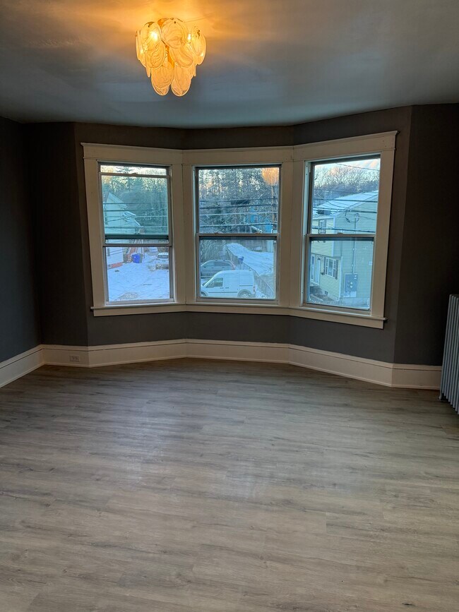 Foto del edificio - 552 S Main St