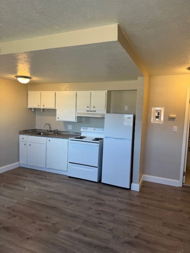 Building Photo - Studio apartment