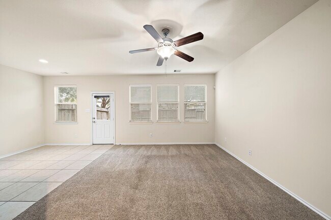 Foto del edificio - 3315 Victorian Manor Ln