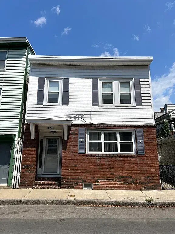 Primary Photo - 16 Otis St