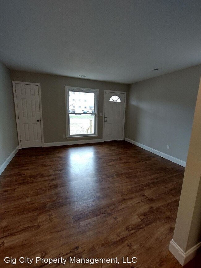 Building Photo - 2 br, 1 bath Duplex - 5904 Graston Ave 590...