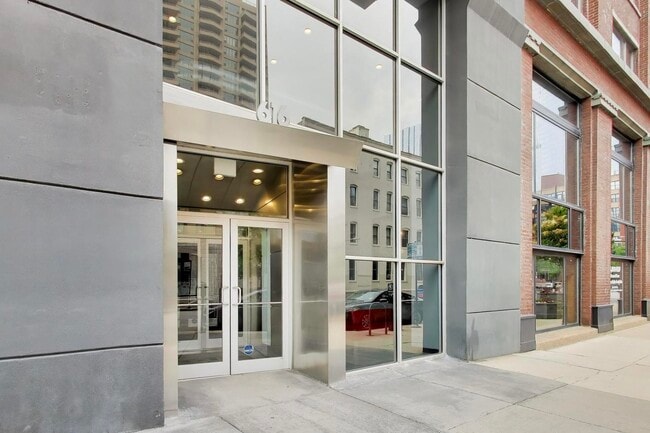 Building Photo - 616 W Fulton St