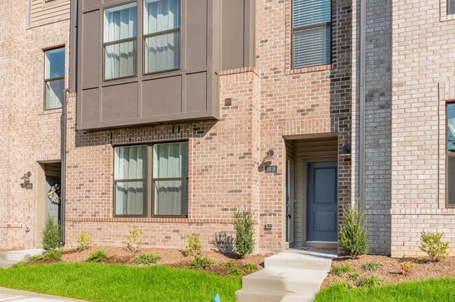 Building Photo - 2618 Lassen Dr