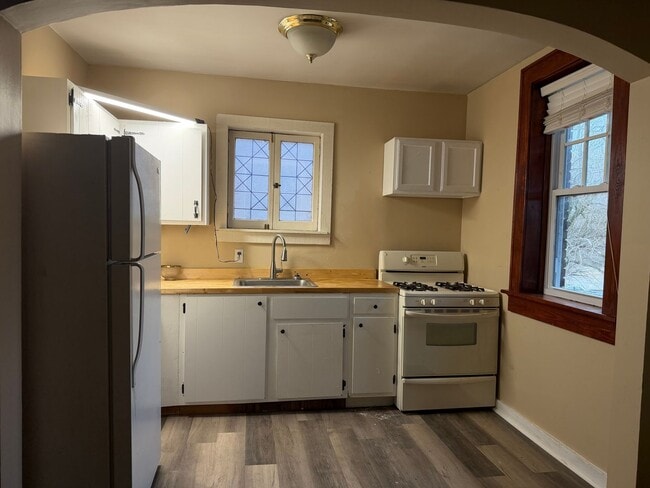 Building Photo - 5918 Arendes Dr