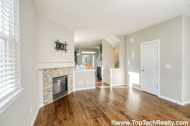 Foto del edificio - Fabulous Courtyard-Facing Corner Lot Unit | 3 BR | 2.5 BA Townhome | Across the Street from Melil...