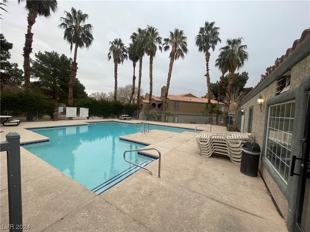 Primary Photo - 200 Mission Laguna Ln