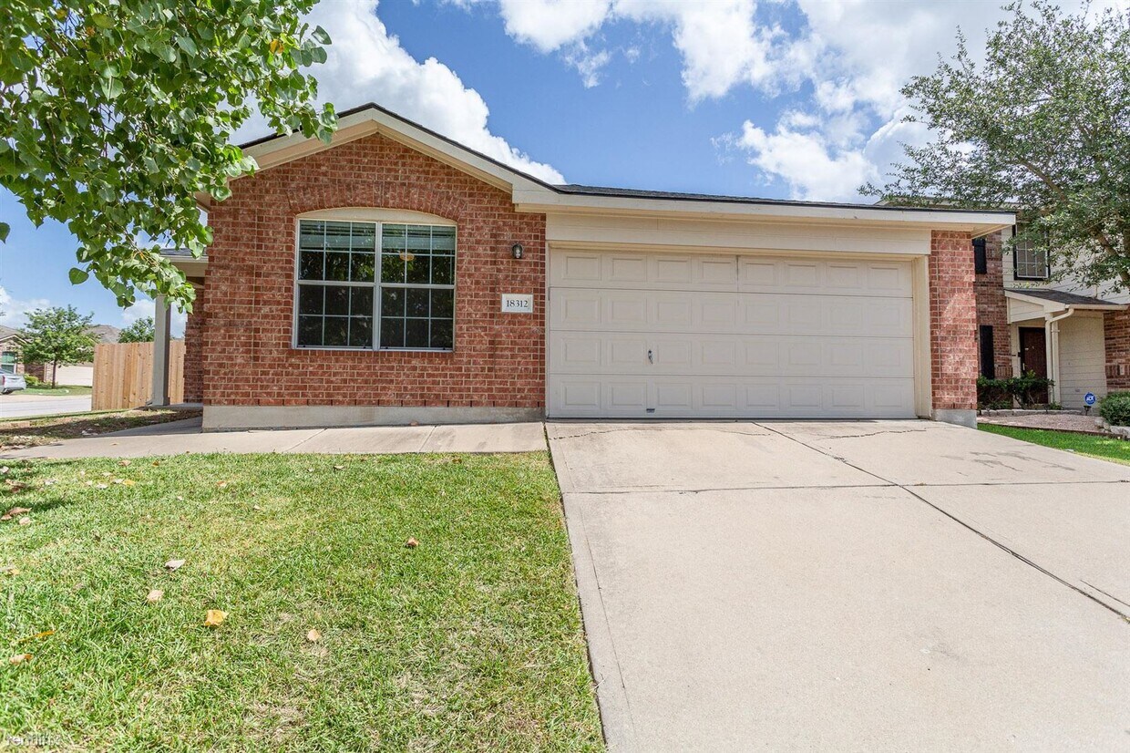 Primary Photo - 3 br, 2 bath House - 18312 Crestwind Ln