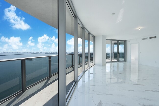 Foto del edificio - 488 NE 18th St