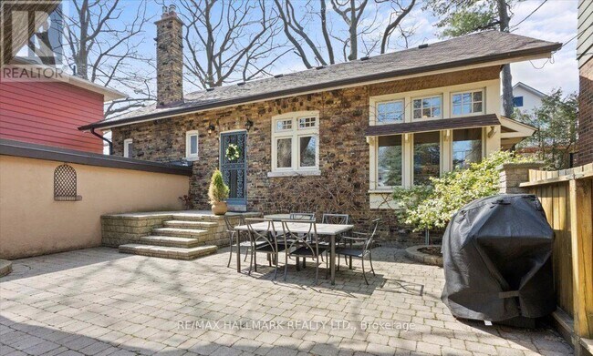 Photo du bâtiment - 100 Warden Ave.