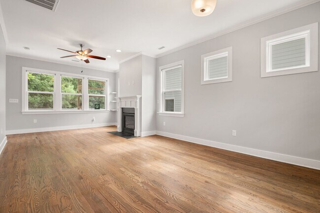 Building Photo - 117 Dunstan Ave