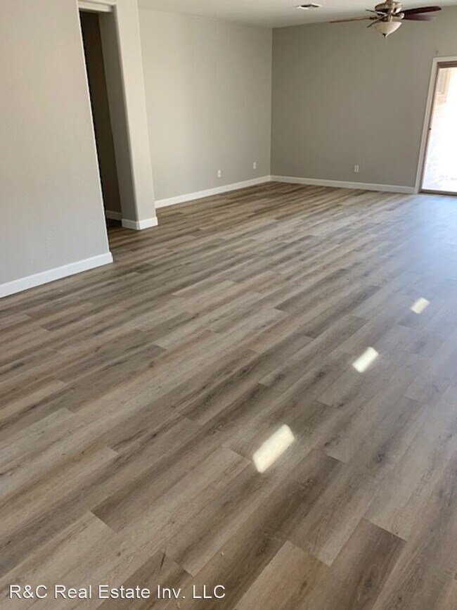 Foto del edificio - 5250 W Glass Ln