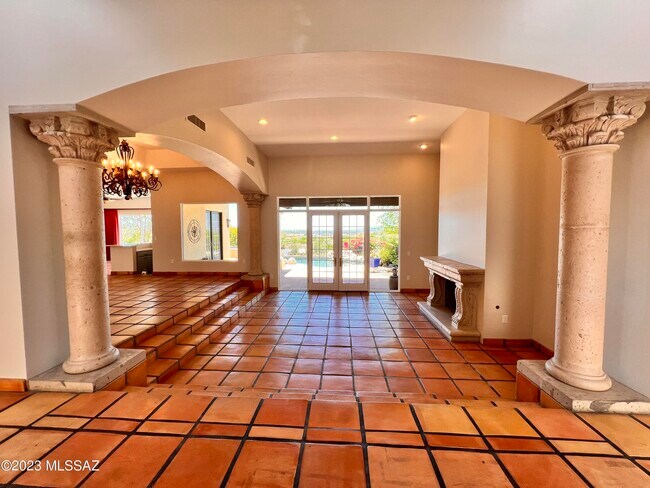 Building Photo - 6410 N Regal Manor Dr