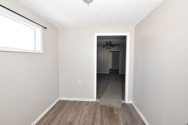 Foto del edificio - Mishawaka North-east 2 bedroom and 1 bath home on a large lot