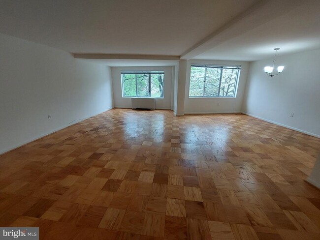 Foto del edificio - 10201 Grosvenor Pl