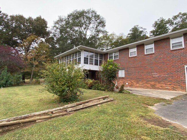 Foto del edificio - 122 Keown Rd SE