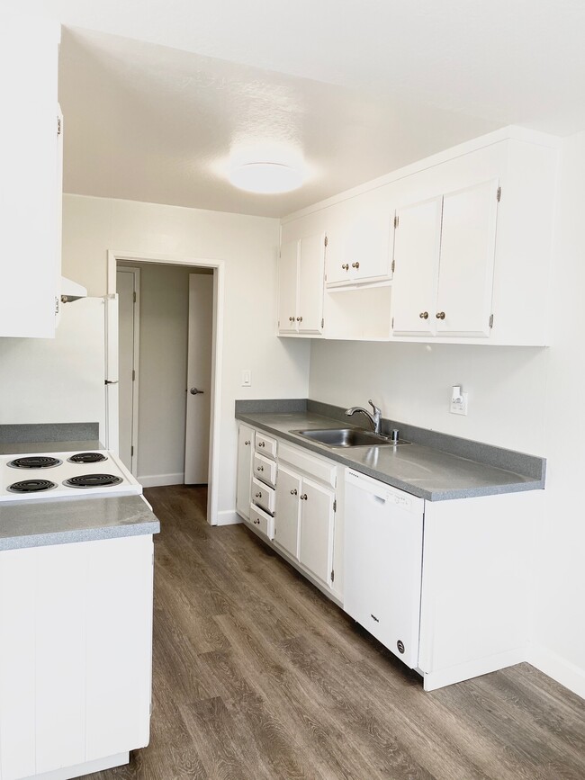 Building Photo - Bradley Apartments