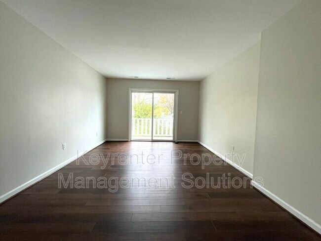 Building Photo - 1614 Plunkett St