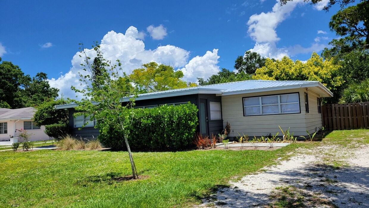 Annual UNfurnished nicely renovated 2/1 ha... - Annual UNfurnished nicely renovated 2/1 ha...