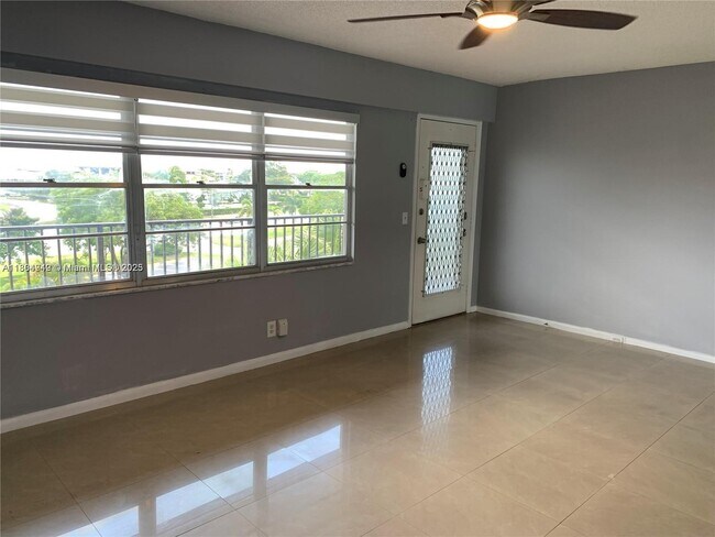 Foto del edificio - 13255 SW 9th Ct