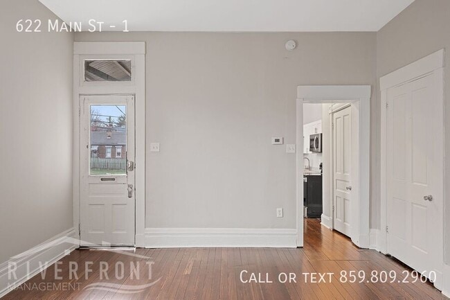 Building Photo - 622 Main St