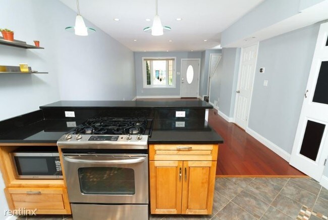 Building Photo - 3 br, 2 bath Townhome - 44 Dale Street