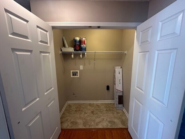Foto del edificio - 3222 Briarhill Ct