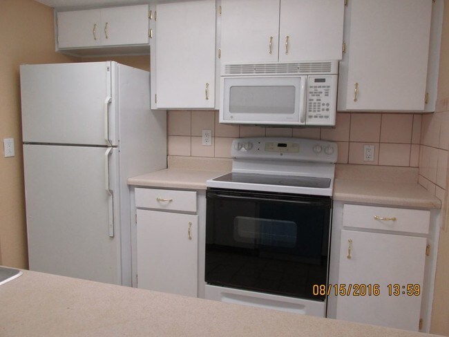 Building Photo - Pool home in Port Richey for rent