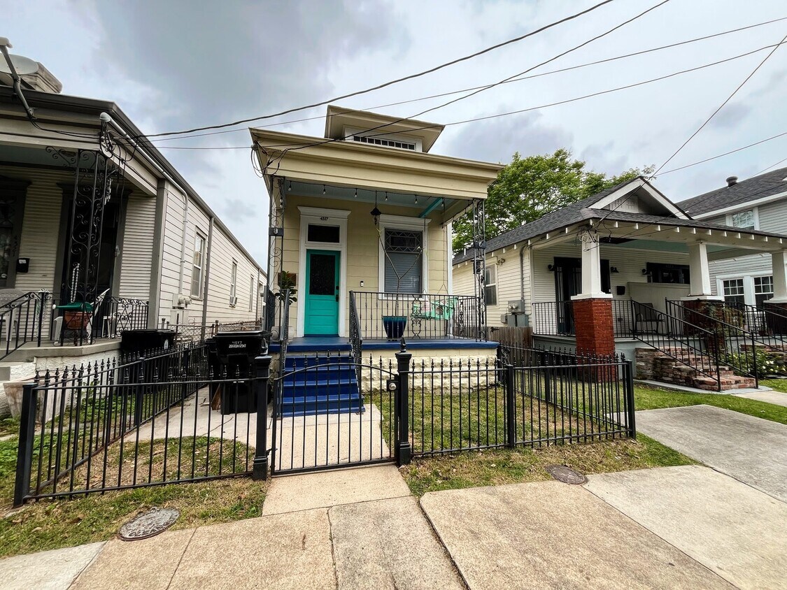 Primary Photo - 4517 Toulouse St