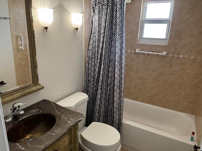 Building Photo - 2668 Garden Dr N